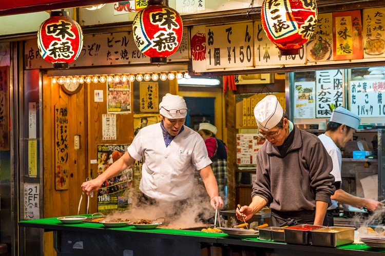 Sushi eten in Osaka - Honshu - Japan